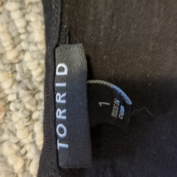 Torrid cutout sleeve shirt - Picture 2 of 4